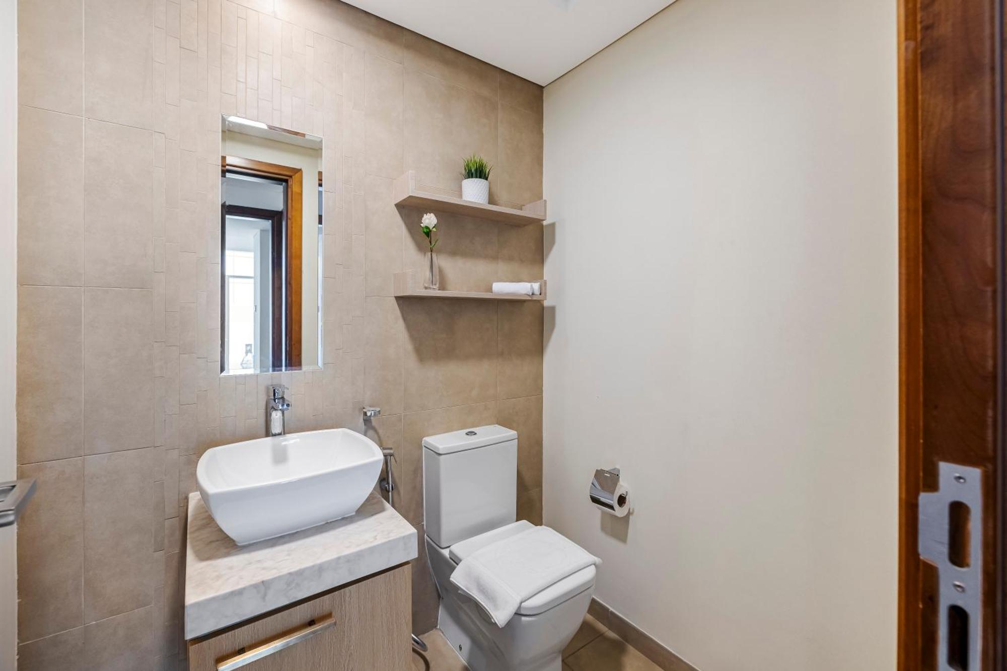 1br With Study View Bay Square B7 Apartment