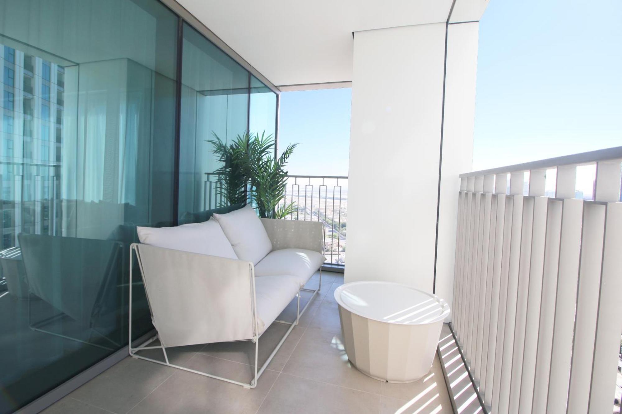 Apartment Rh - Beautiful Burj Khalifa View, 03br With Maid's Room, 7 Mins Walk To Mall