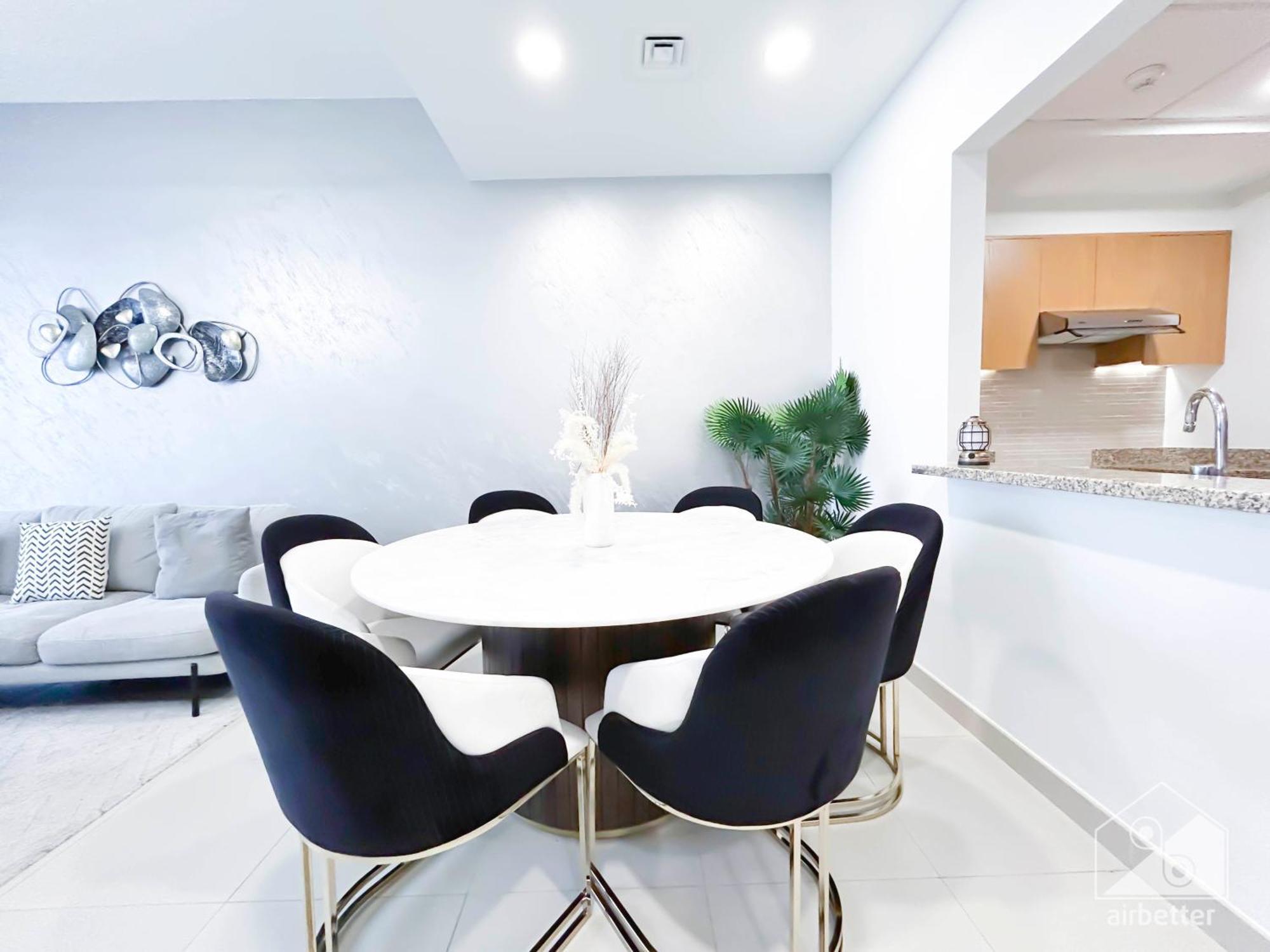 Gorgeous 2br In Bellevue Downtown With Burj View Apartment Dubai