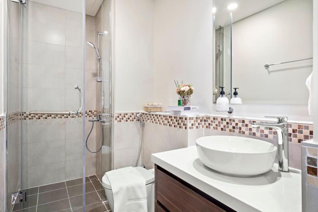 Stunning 1bhk With A Canal View Apartment *