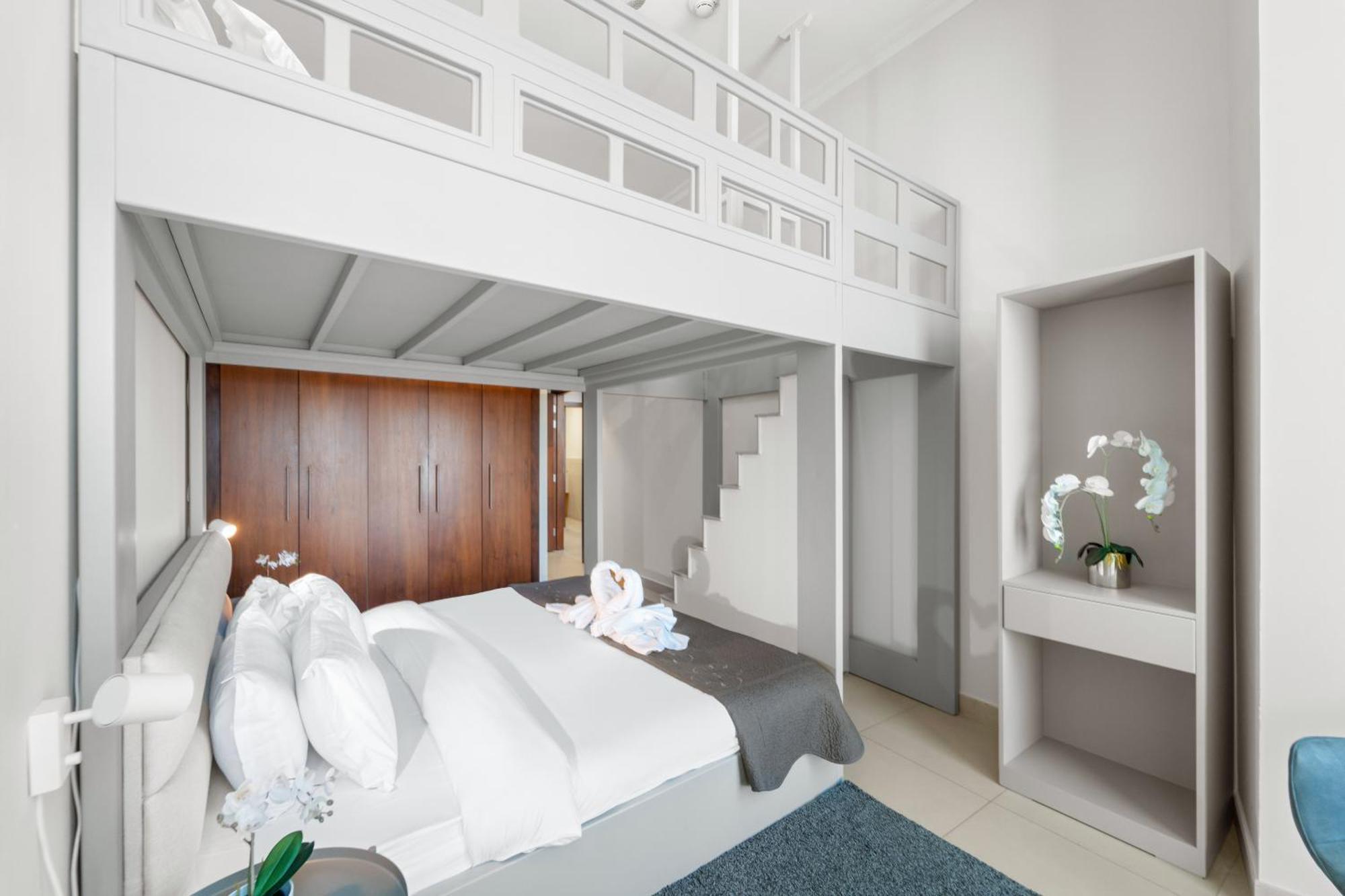 First Class 2br With Full Skyline & Sea View Apartment