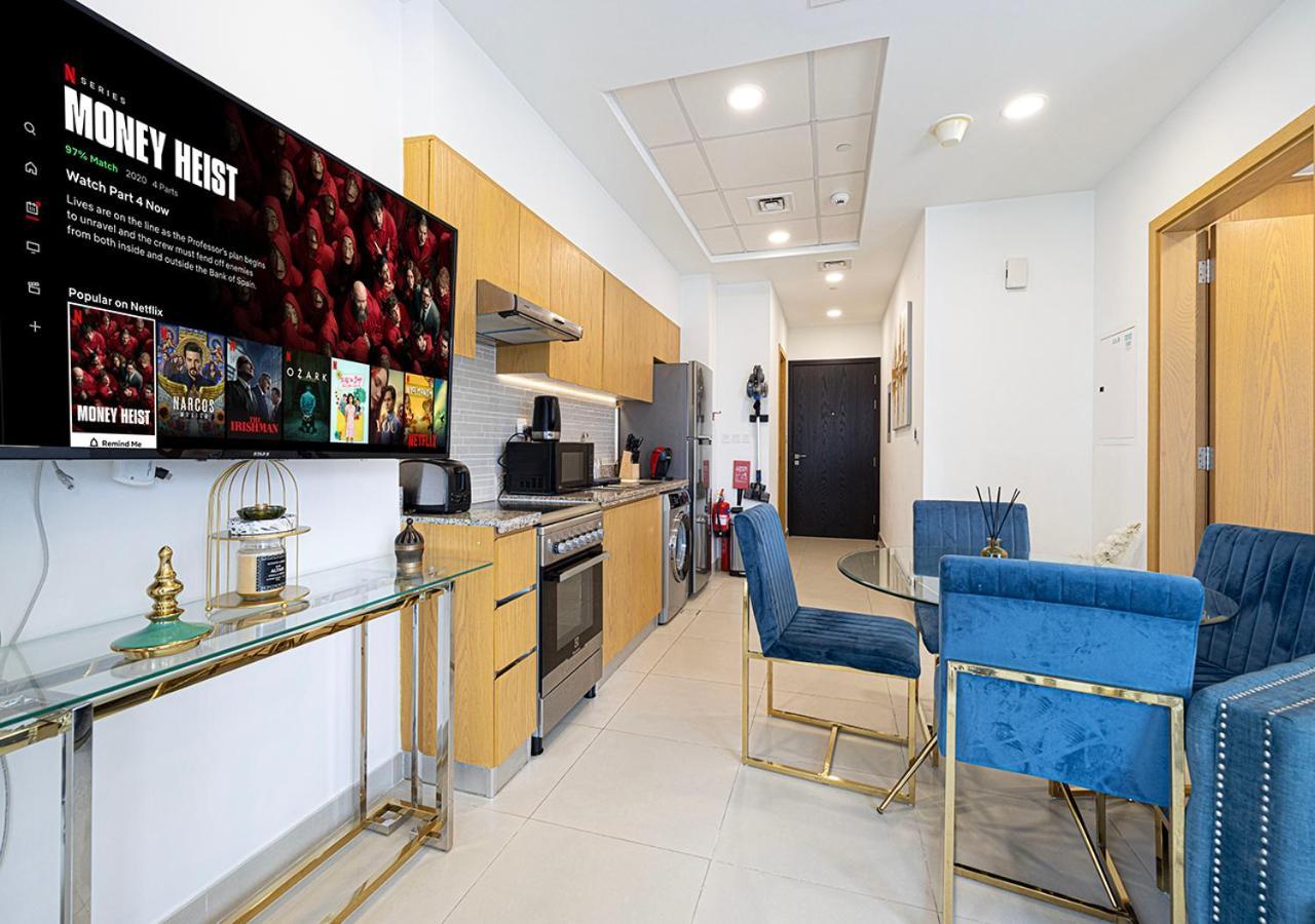 Full Burj Khalifa View - 9 Min Walk To Mall & Fountain - Luxury 1 Bedroom - Gym - Pool Apartment *