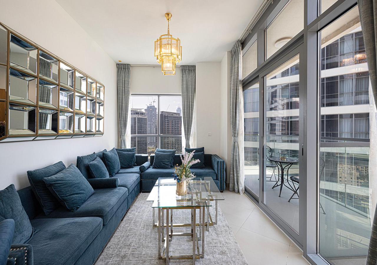Full Burj Khalifa View - 9 Min Walk To Mall & Fountain - Luxury 1 Bedroom - Gym - Pool Apartment *