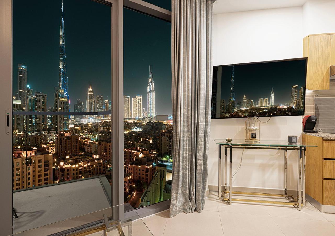 Full Burj Khalifa View - 9 Min Walk To Mall & Fountain - Luxury 1 Bedroom - Gym - Pool Apartment *