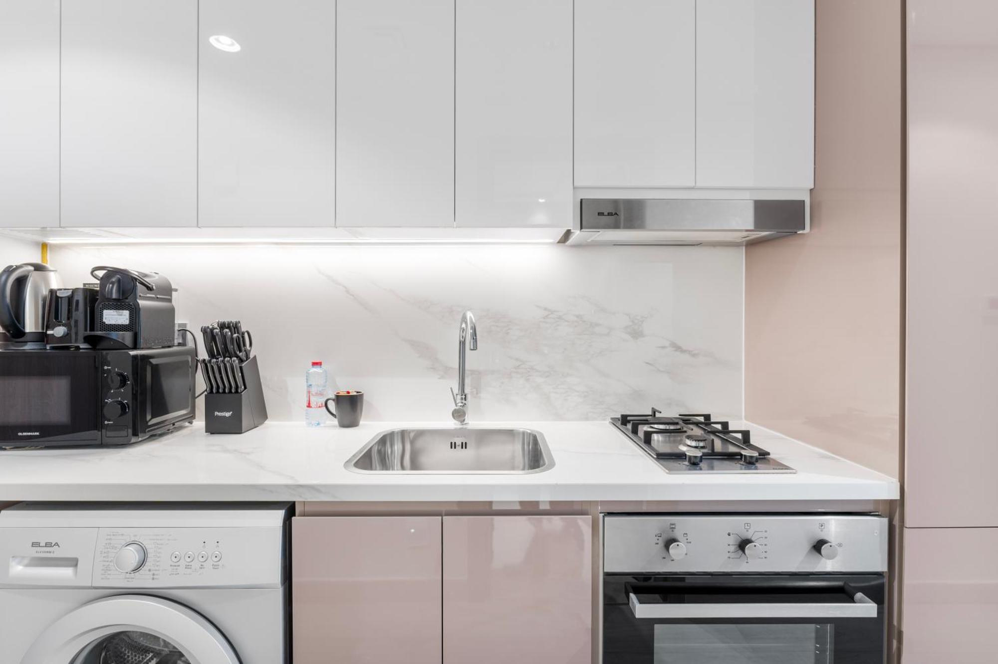 - 10 Minutes From Downtown Apartment