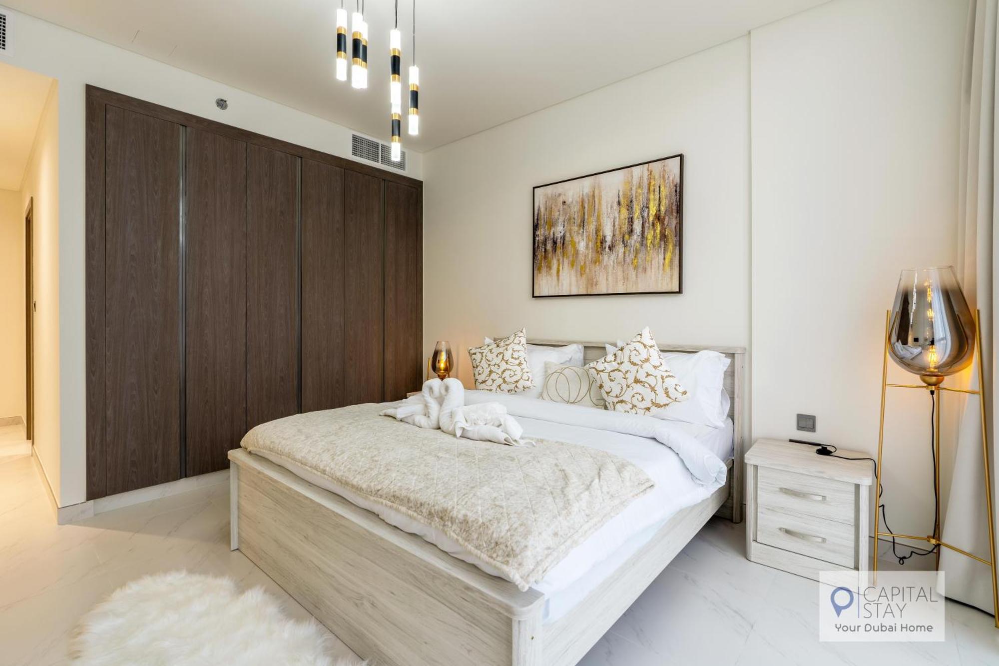 2 Bed In District One - Lagoon Views *