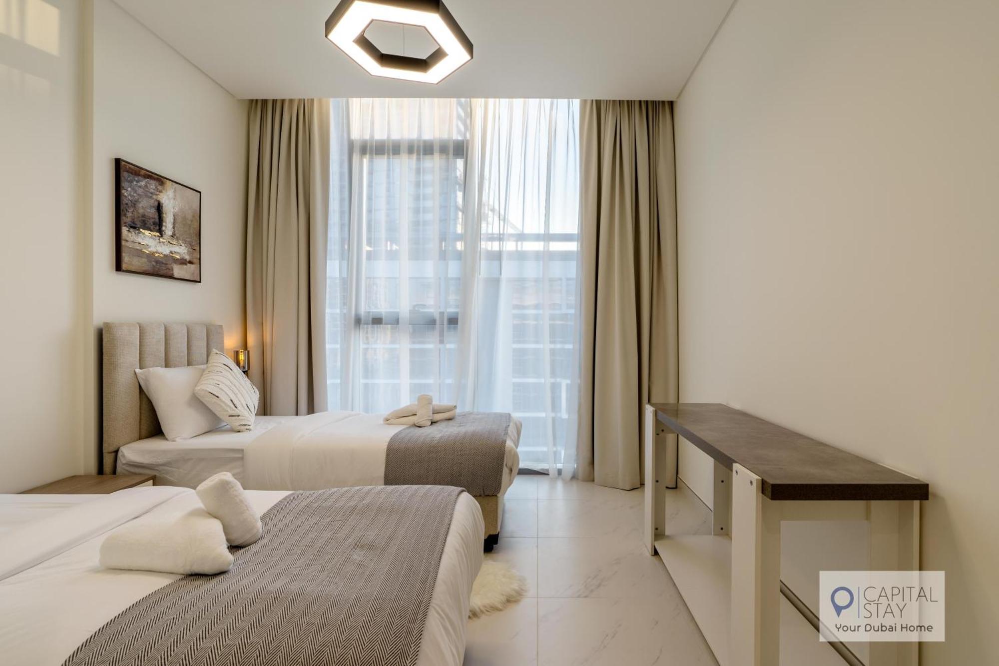 2 Bed In District One - Lagoon Views *