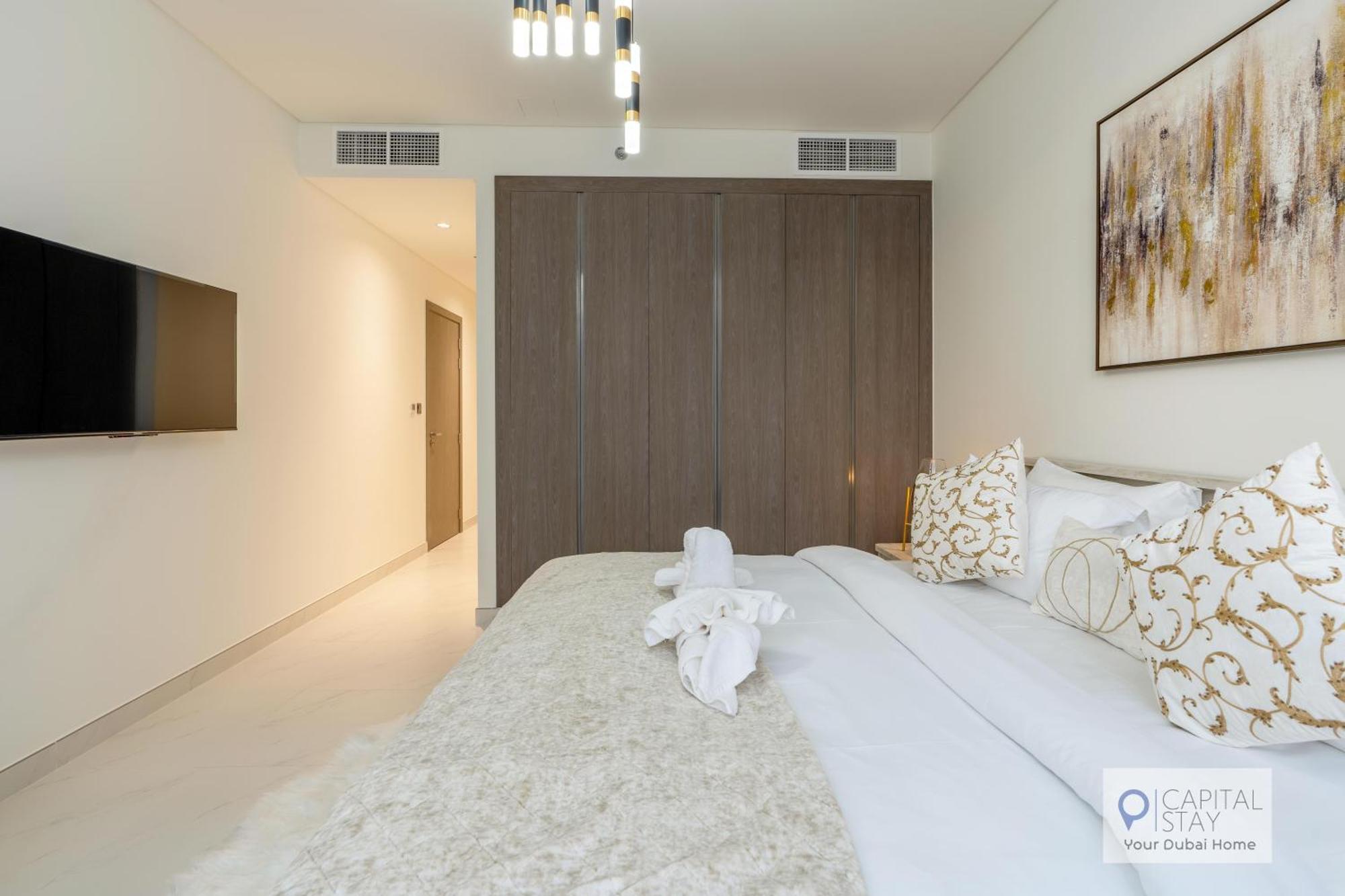 2 Bed In District One - Lagoon Views
