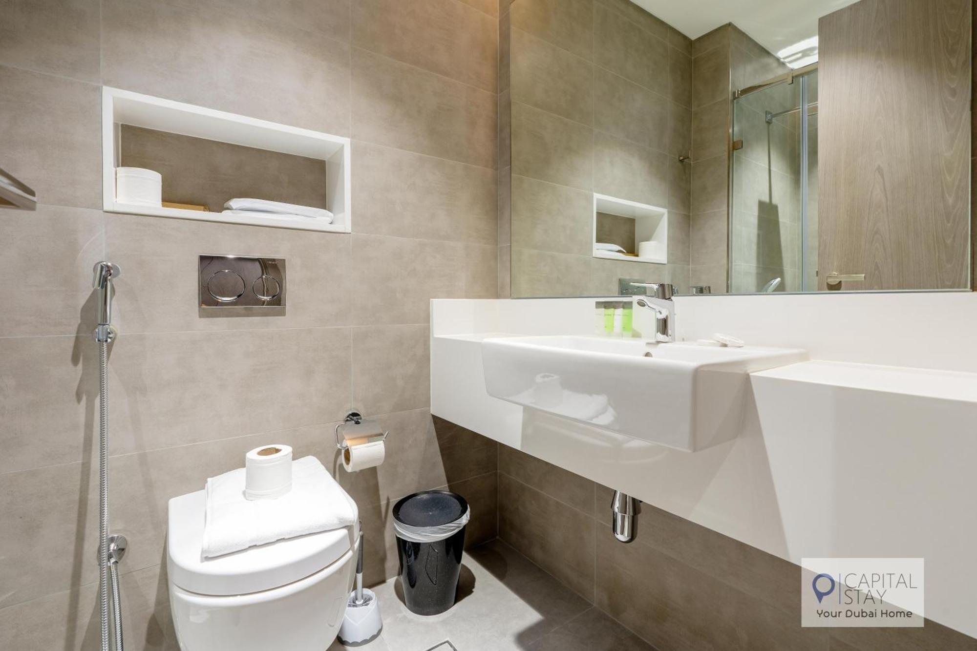 Apartment 2 Bed In District One - Lagoon Views *
