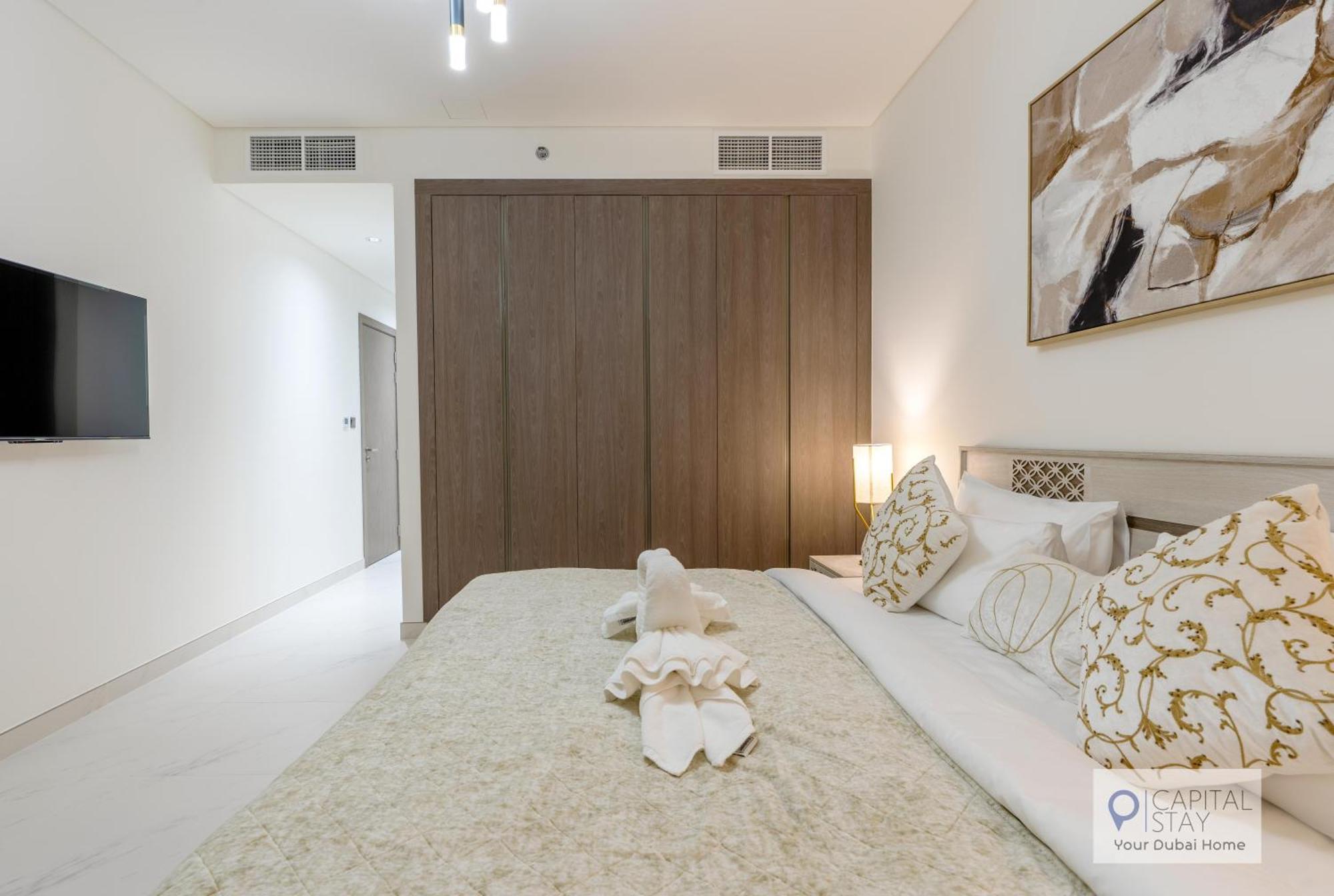 2 Bed In District One - Lagoon Views
