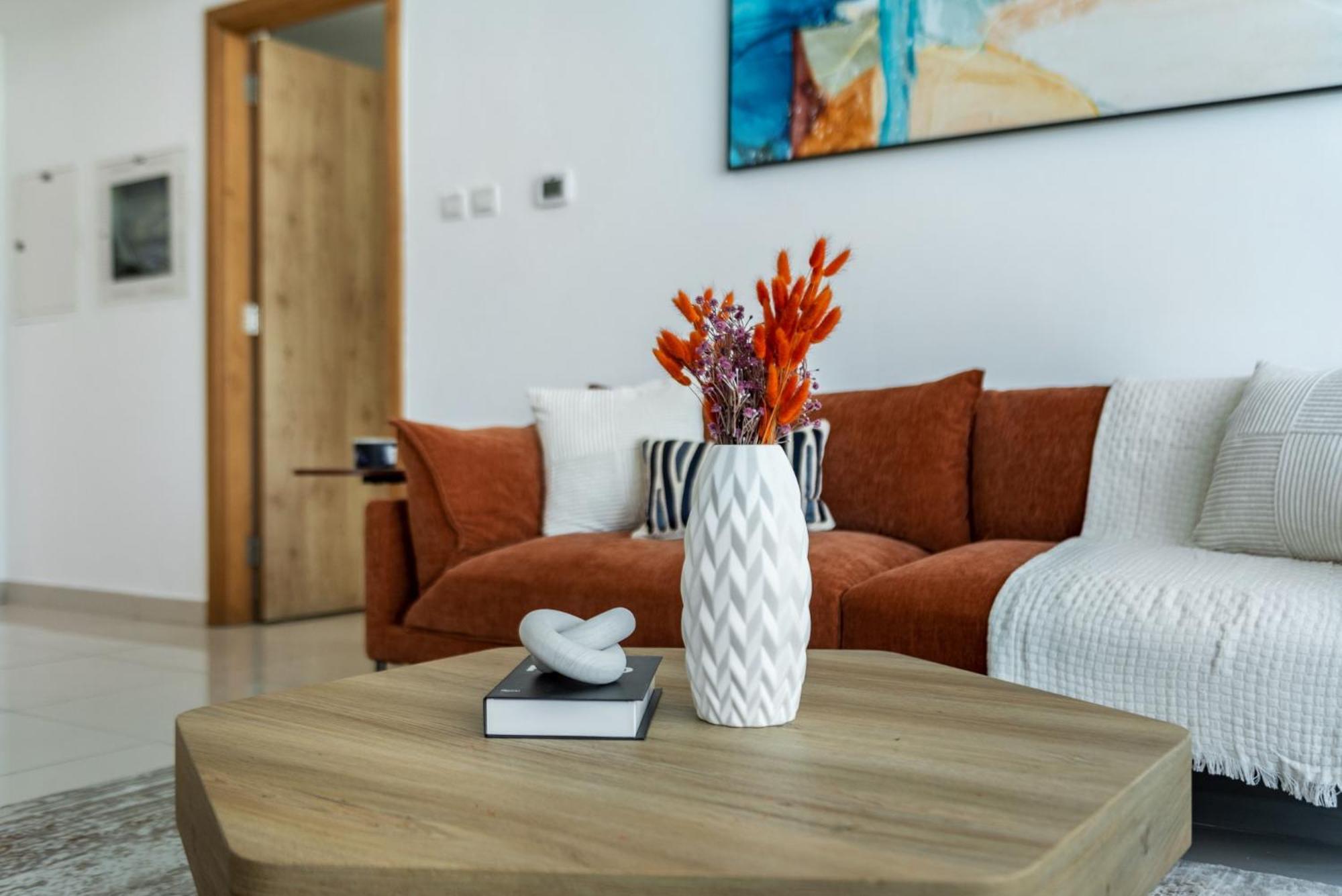 Shoresinn - Waterfront In Heart Of Marina Apartment