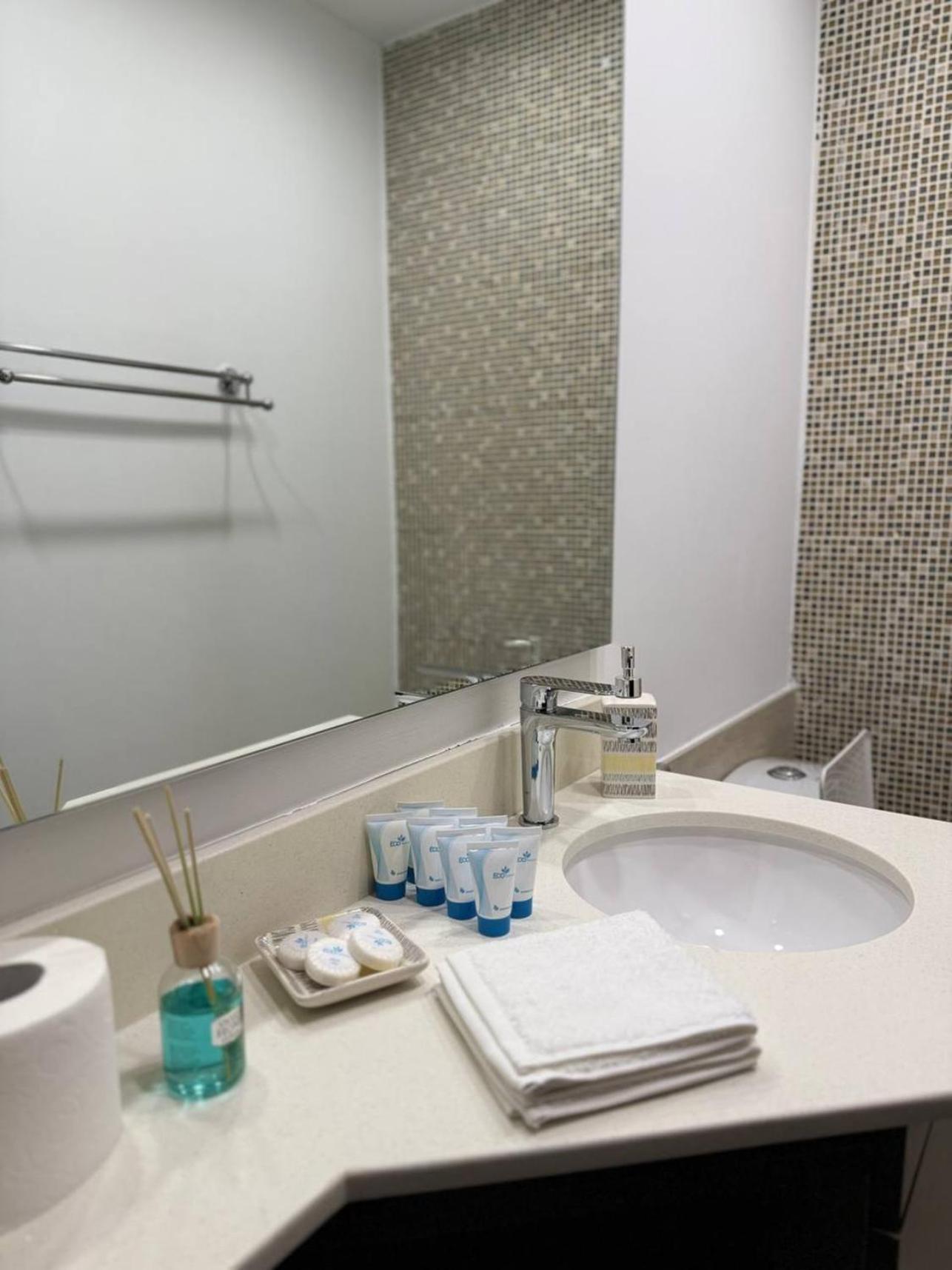 Comfortable, Spacious 1bd In Marina Apartment