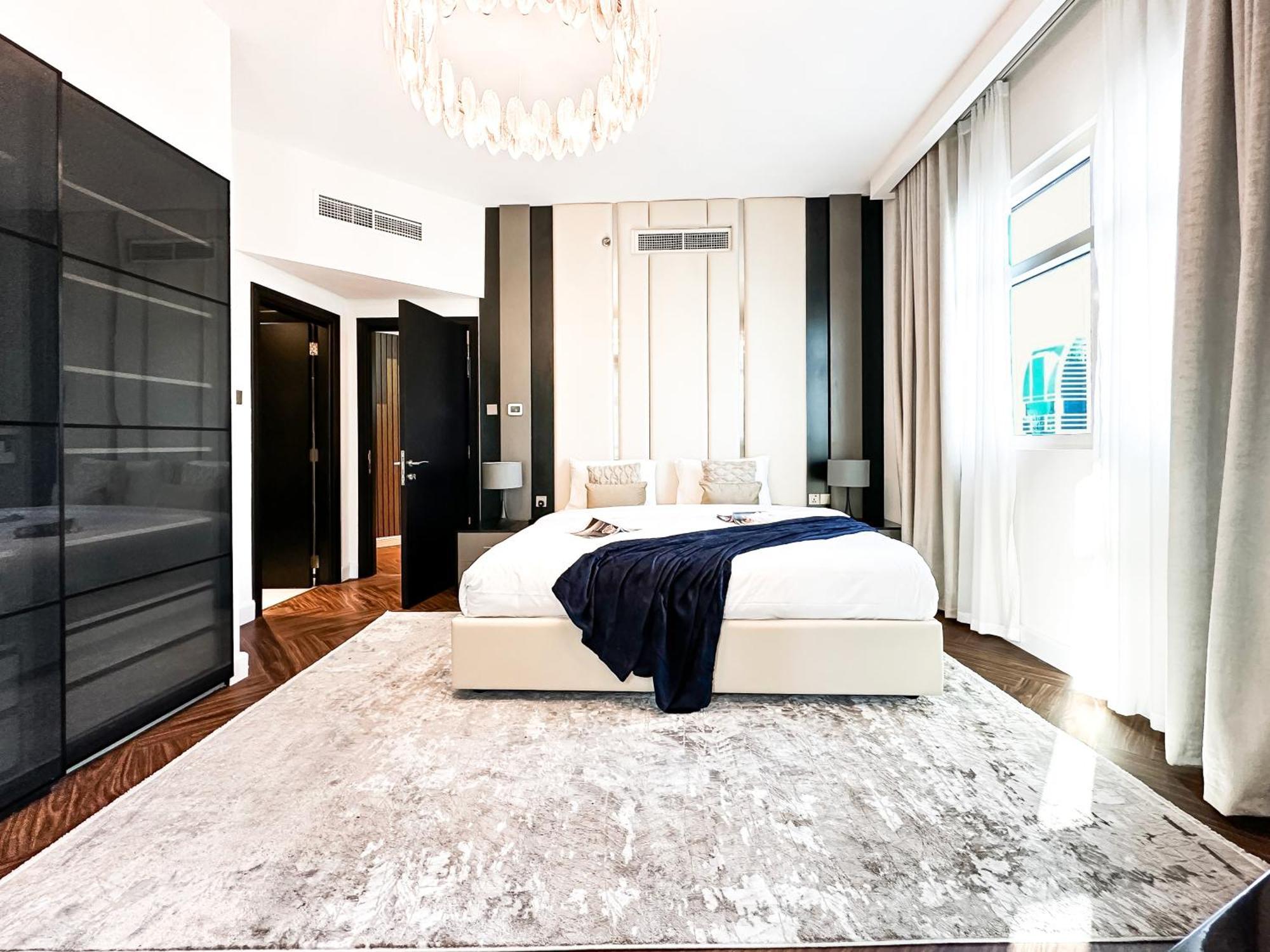 Apartment 3-bdr Marina Gem W Stunning Yacht Bay Views