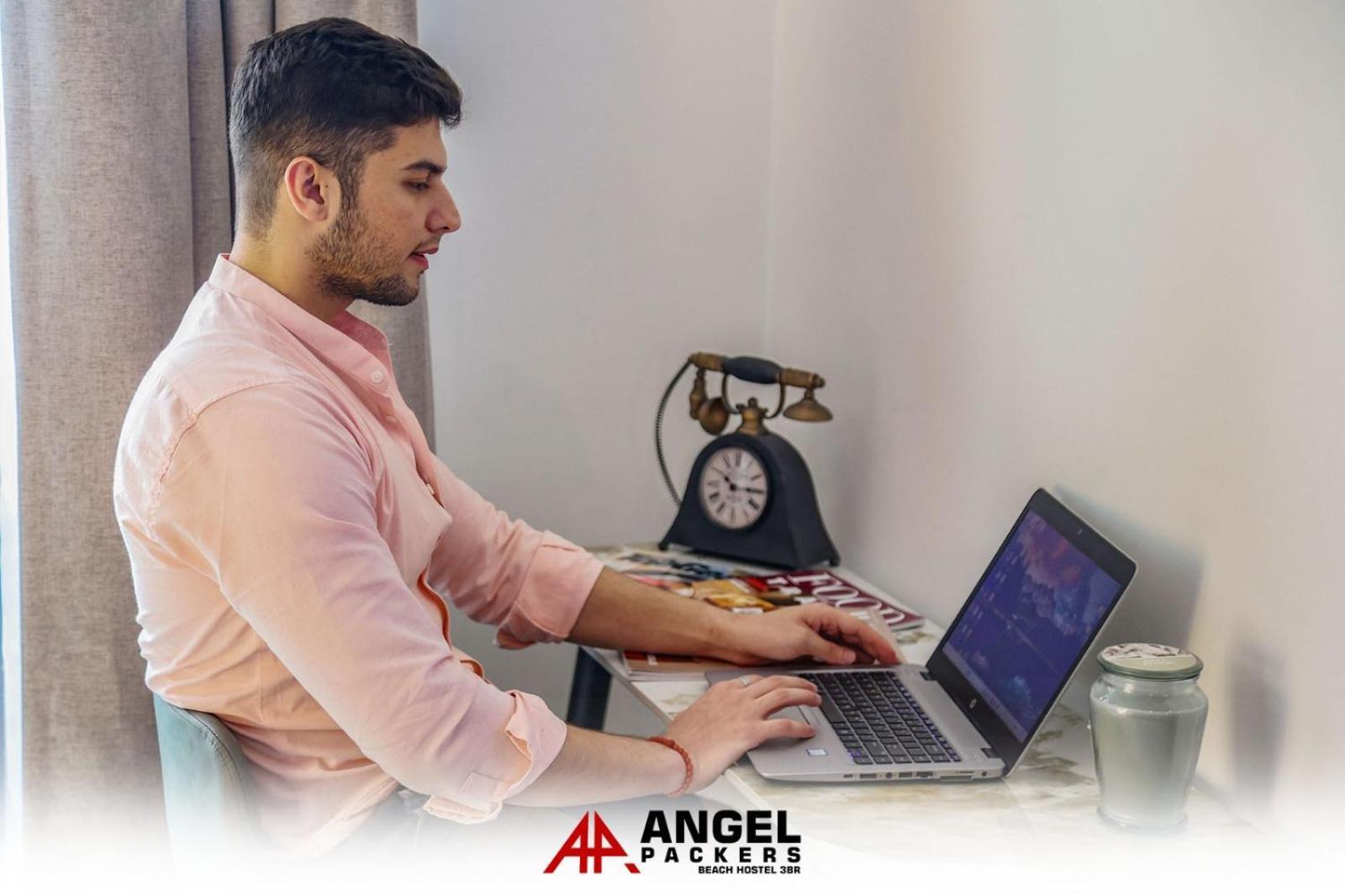Hostel Angel Packers With Seaview In Marina Walk Dubai