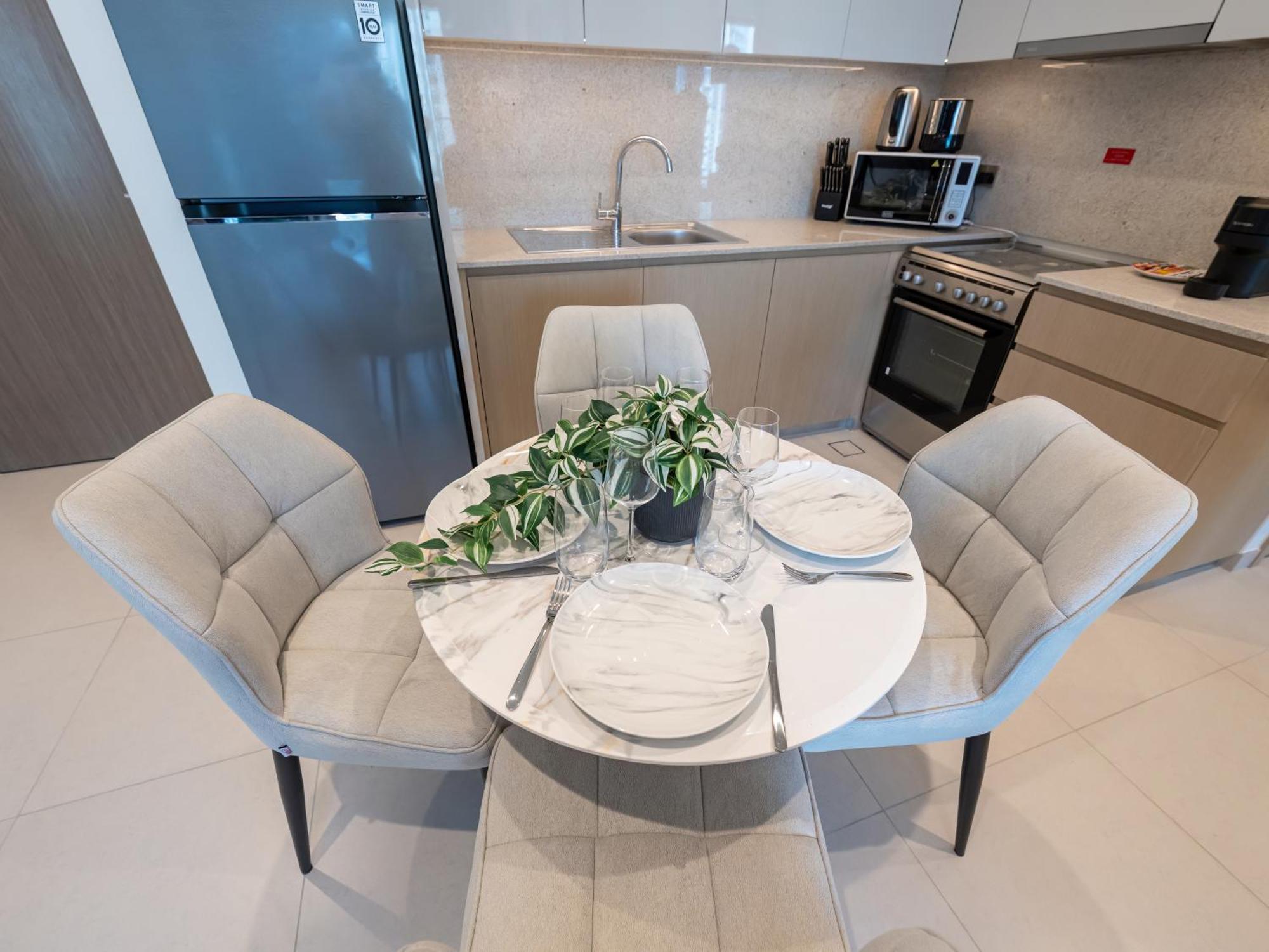 Luxury 1br, 5 Min Walk To Mall & Burj Khalifa, Sleep 1-4 Apartment Dubai