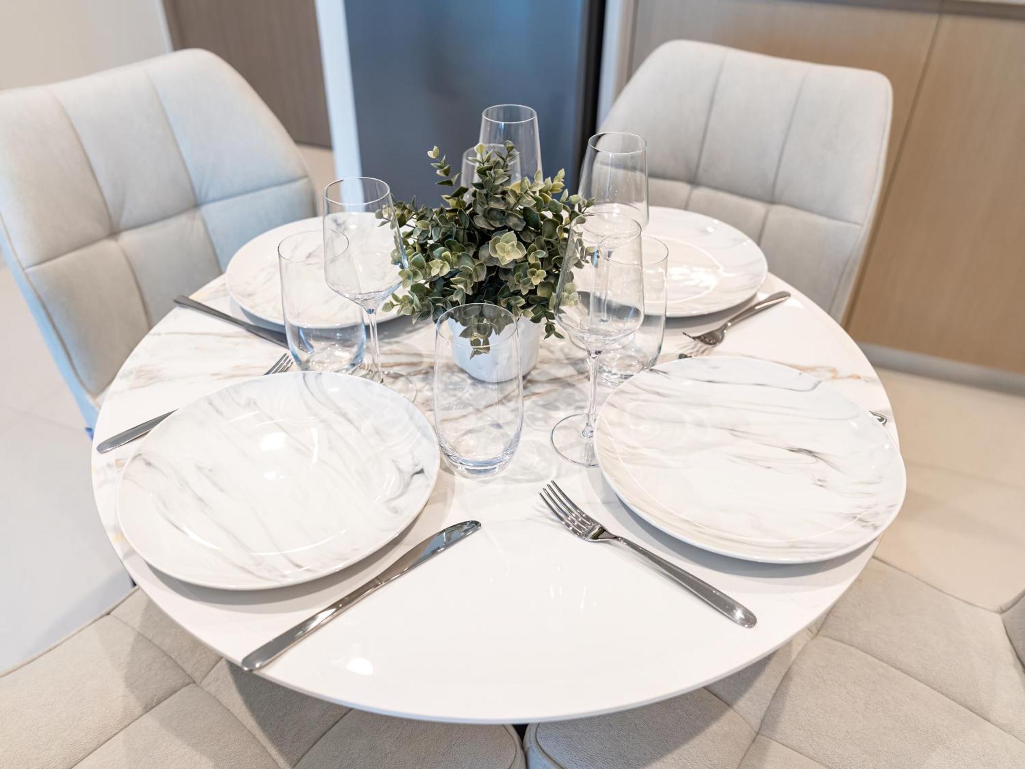 Luxury 1br, 5 Min Walk To Mall & Burj Khalifa, Sleep 1-4 Apartment Dubai
