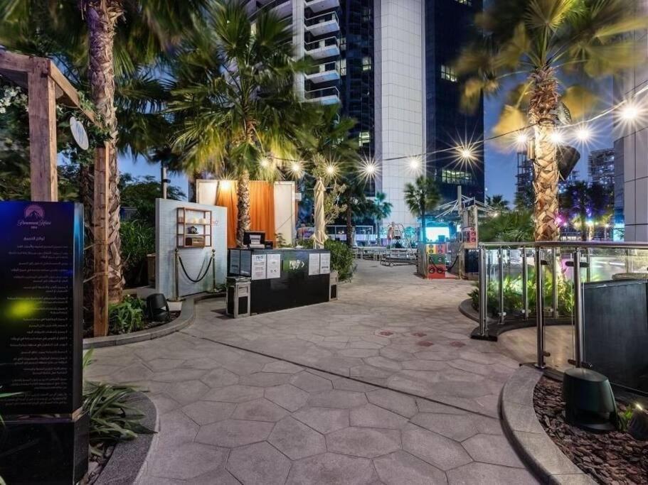Stylish At Paramount Business Bay Apartment *