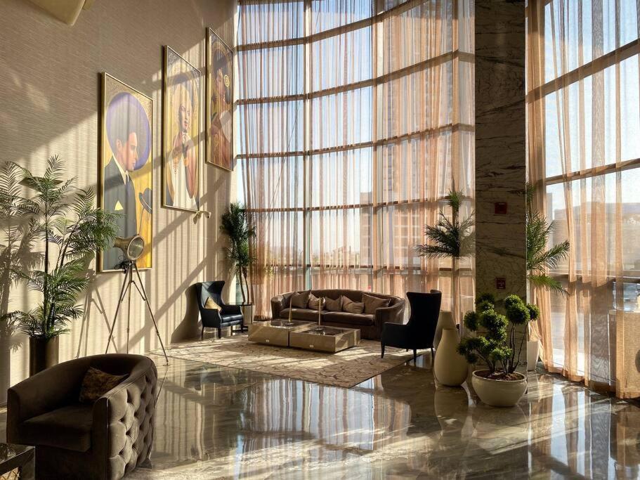 Stylish At Paramount Business Bay Apartment