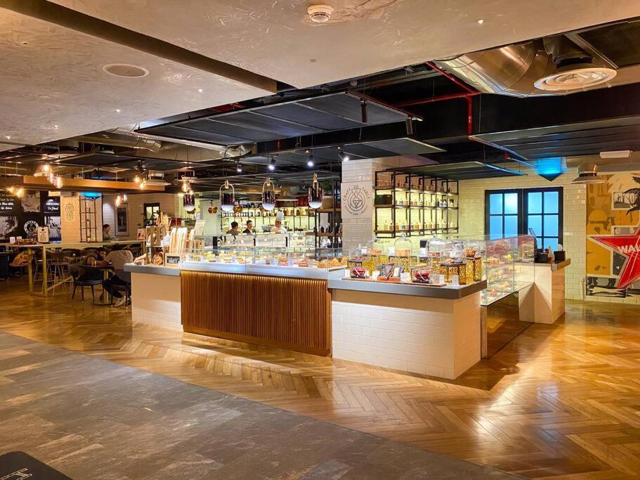 Stylish At Paramount Business Bay Apartment *