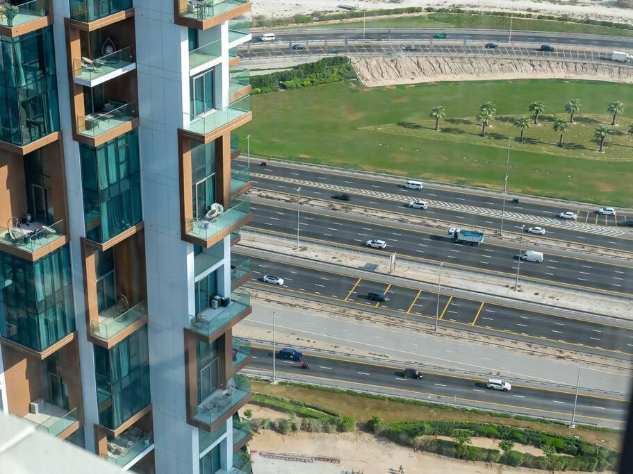 Stylish At Paramount Business Bay Apartment *
