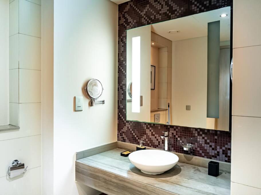 Stylish At Paramount Business Bay *