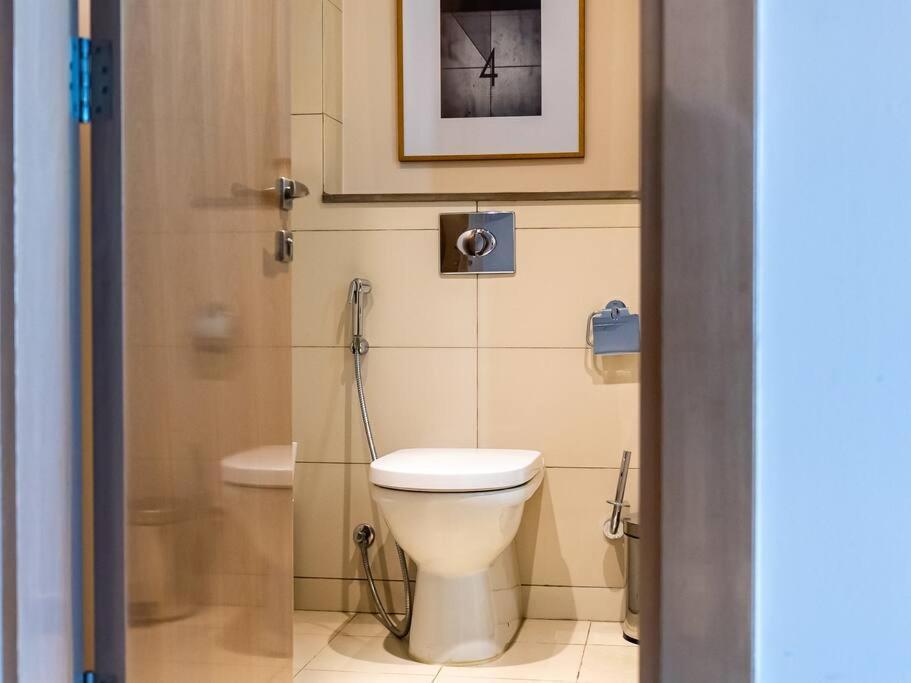Stylish At Paramount Business Bay Apartment *