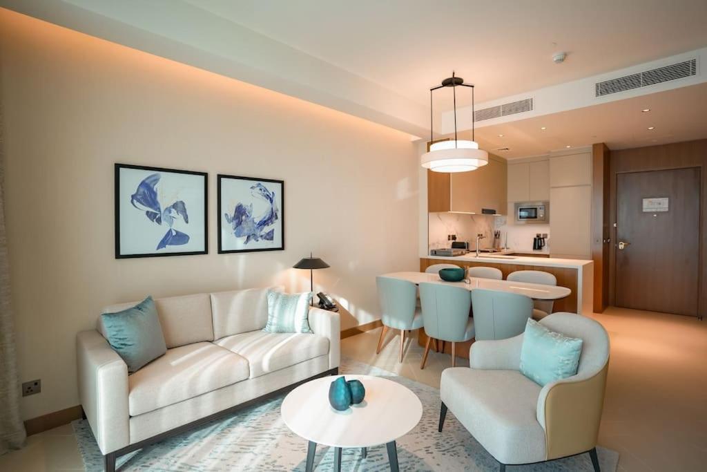 Address Opera 1br 54th Floor