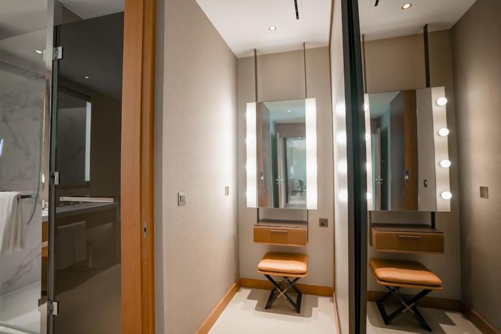 Address Opera 1br 54th Floor