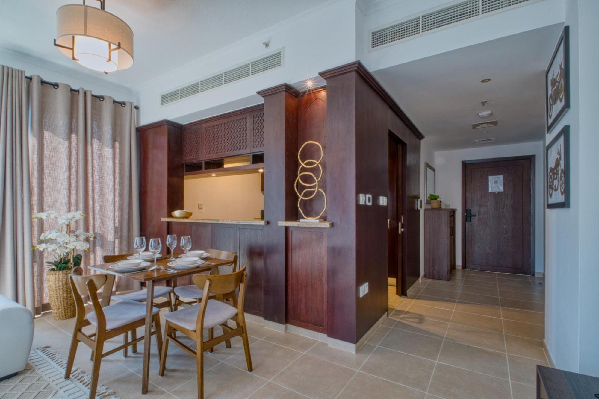 Cozy 1-bedroom At Heart Of * Dubai