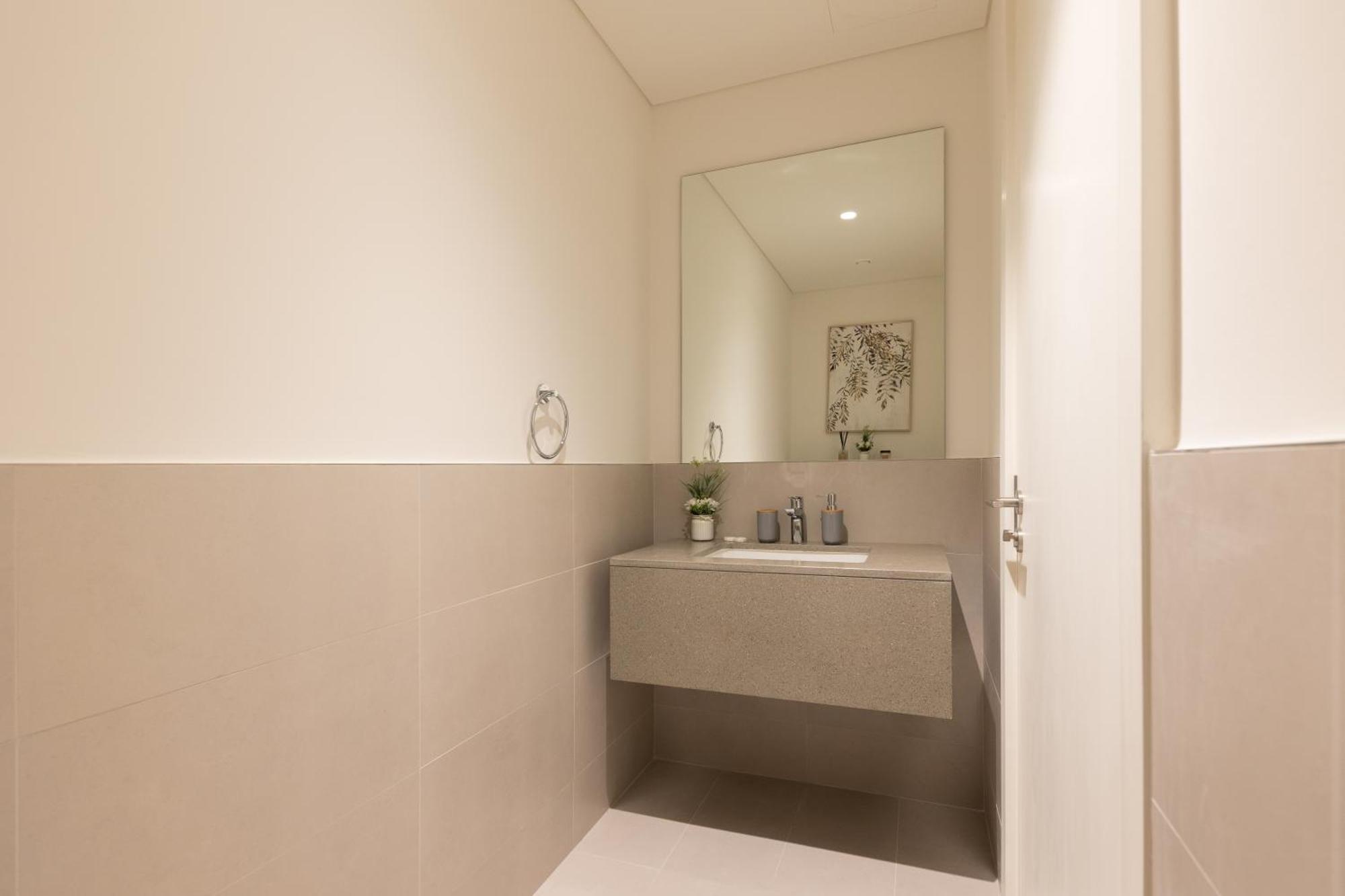 Premium White And Beige 3br In Creek Harbour *