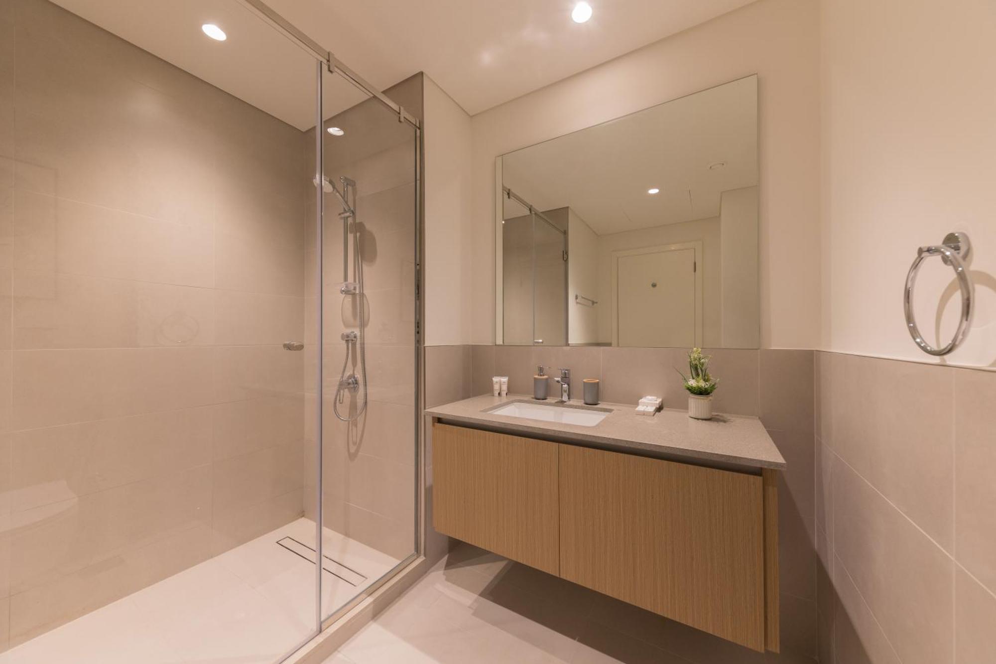 Apartment Premium White And Beige 3br In Creek Harbour *
