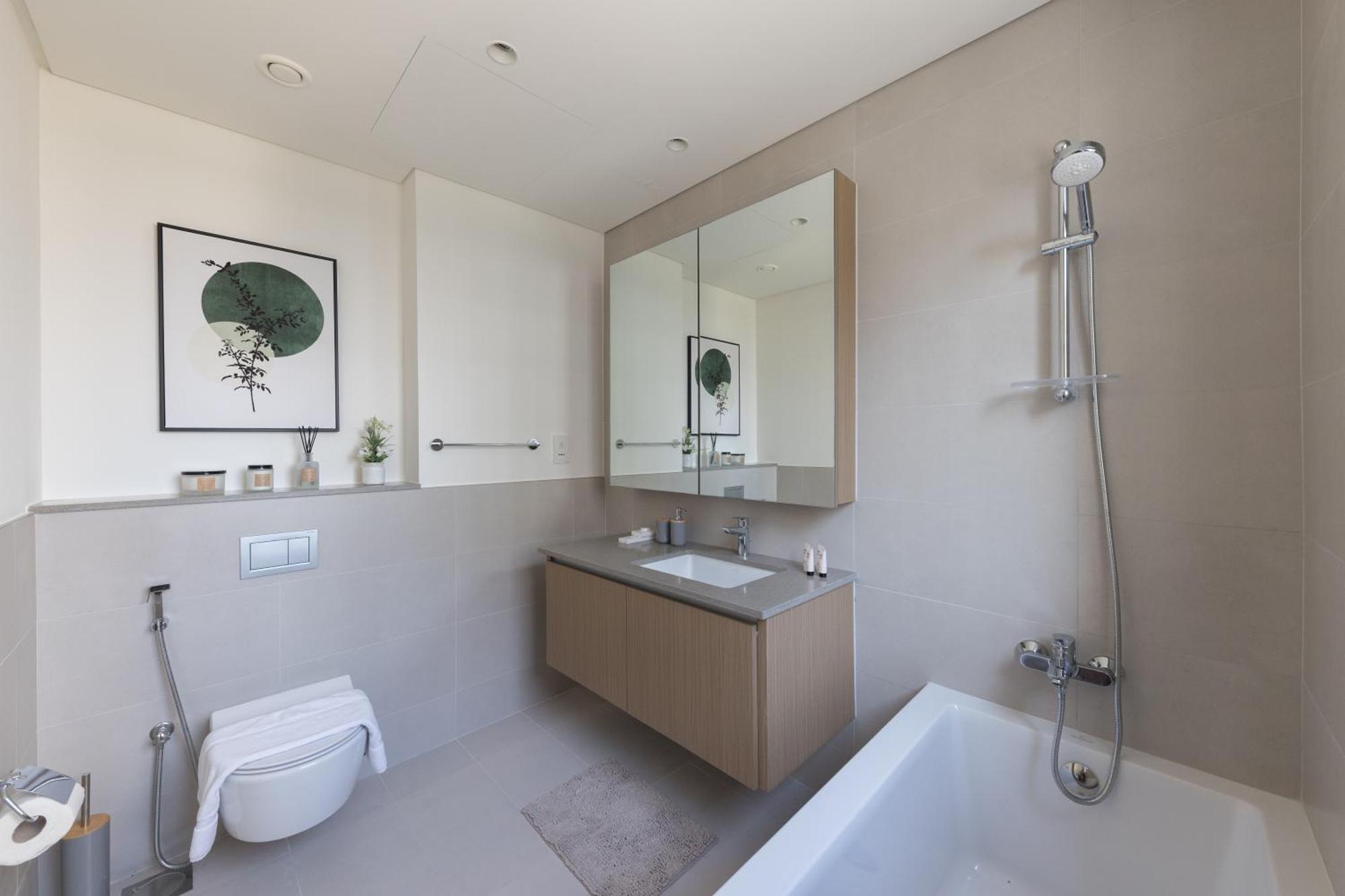 Premium White And Beige 3br In Creek Harbour *