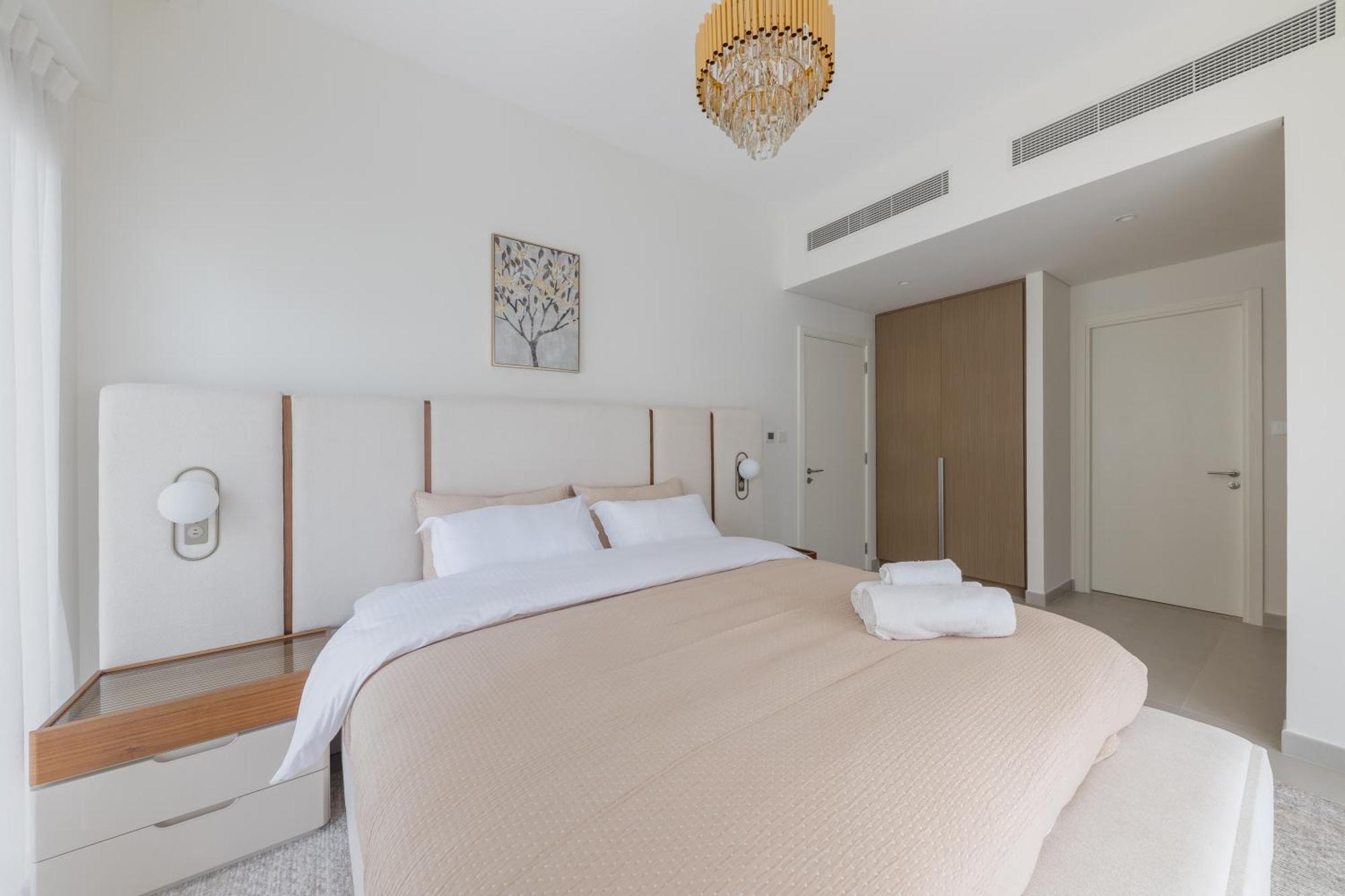 Premium White And Beige 3br In Creek Harbour *
