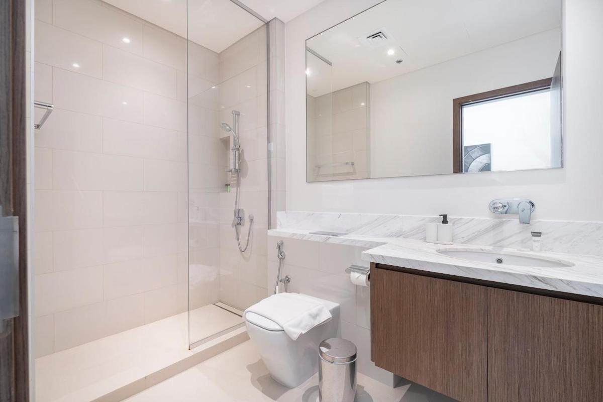 Airy 5-bedrooms At Harbour Views With Stunning Scenery Of Creek! Apartment Dubai