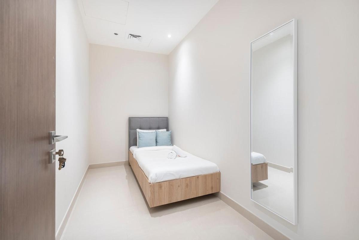 Airy 5-bedrooms At Harbour Views With Stunning Scenery Of Creek! Dubai