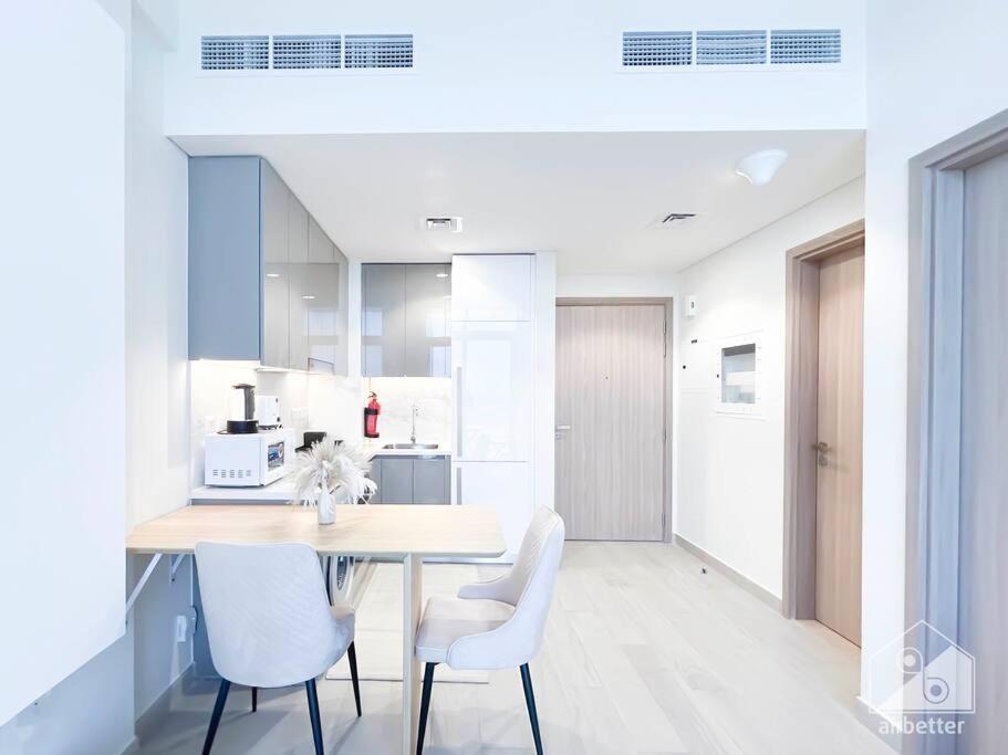 Elegant 1br With Balcony In Azizi Riviera