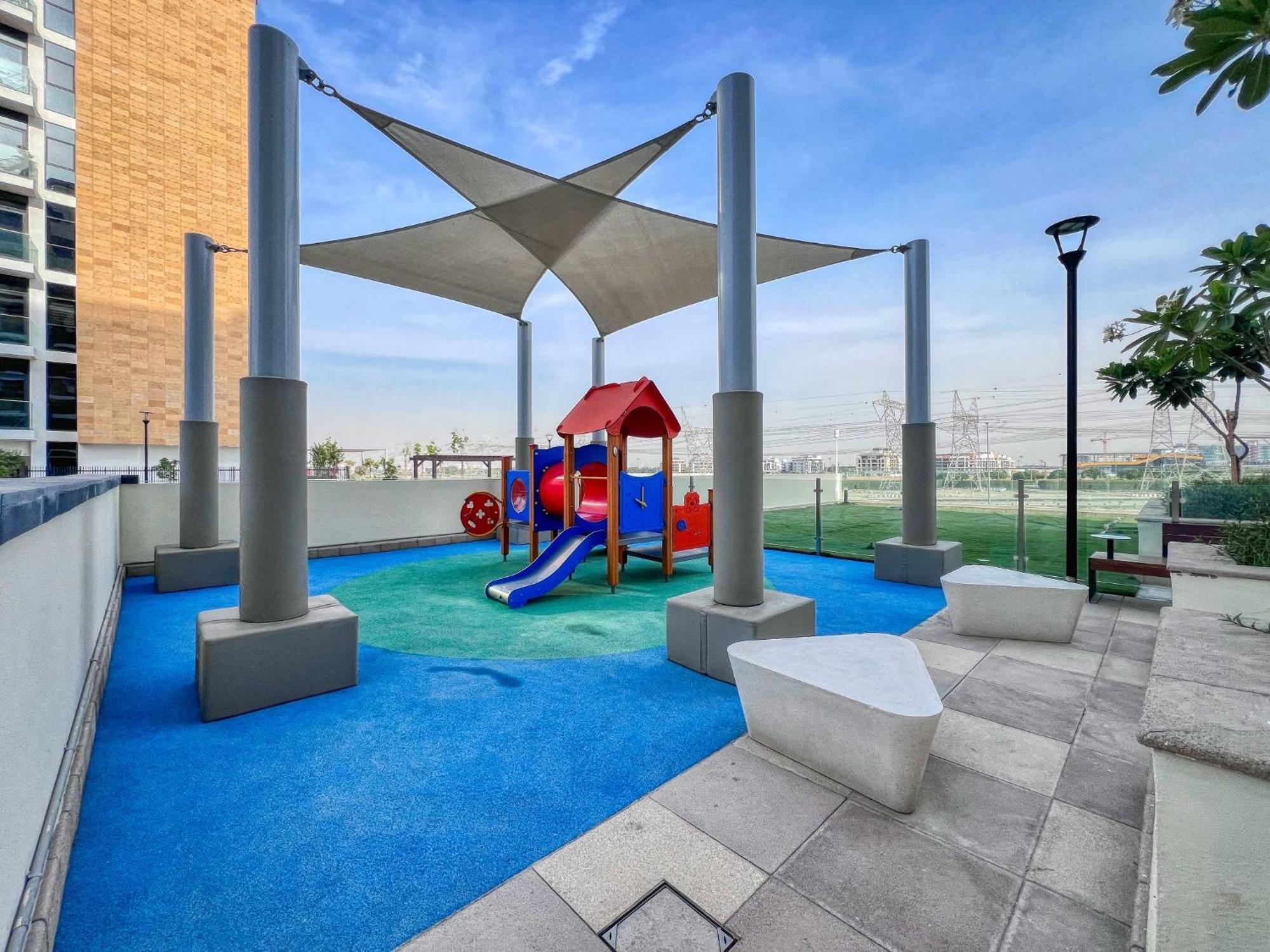Dream - 2 Bedroom With Balcony & Pool Access, Azizi Riviera Dubai