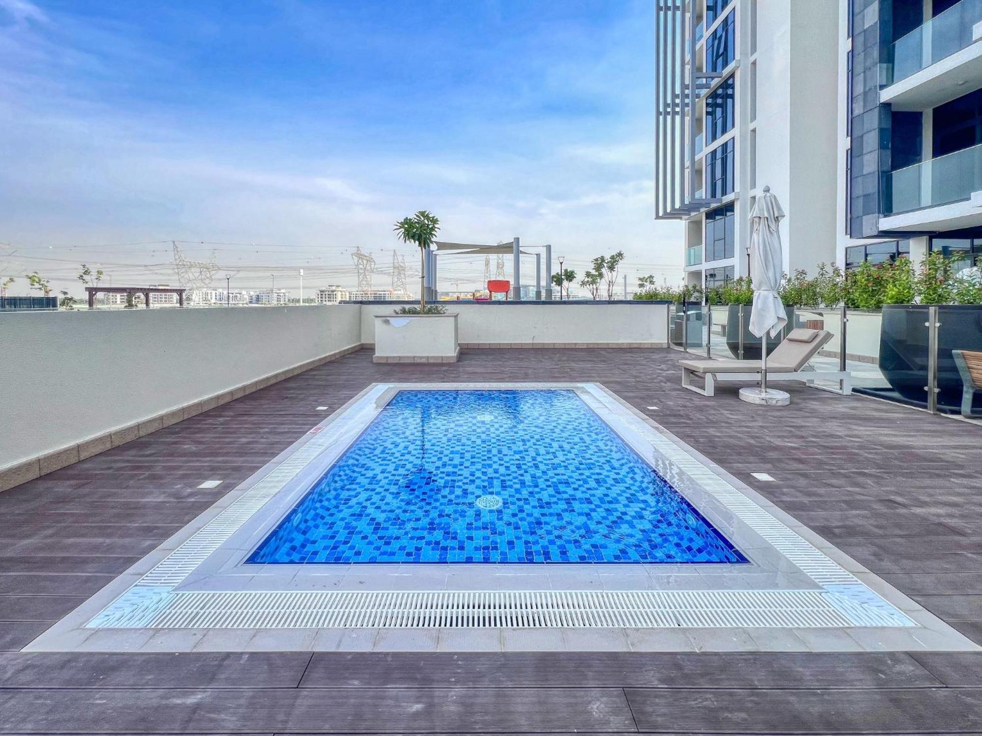 Apartment Dream - 2 Bedroom With Balcony & Pool Access, Azizi Riviera
