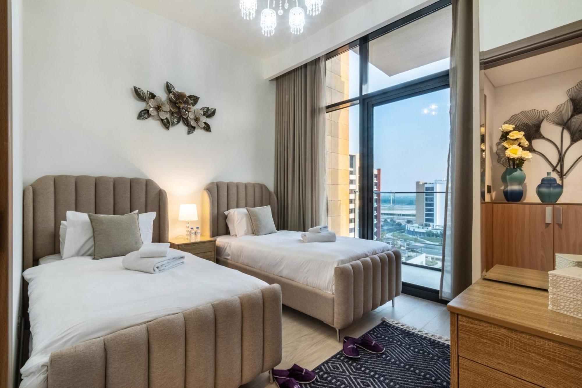Dream - 2 Bedroom With Balcony & Pool Access, Azizi Riviera *