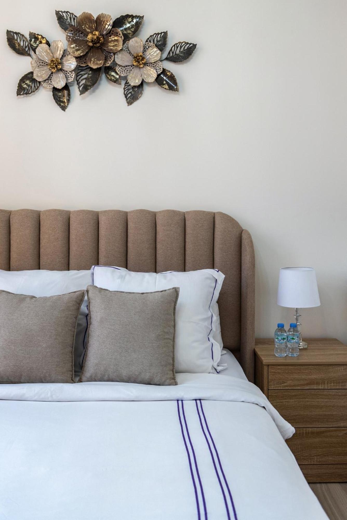 Dream - 2 Bedroom With Balcony & Pool Access, Azizi Riviera Apartment *
