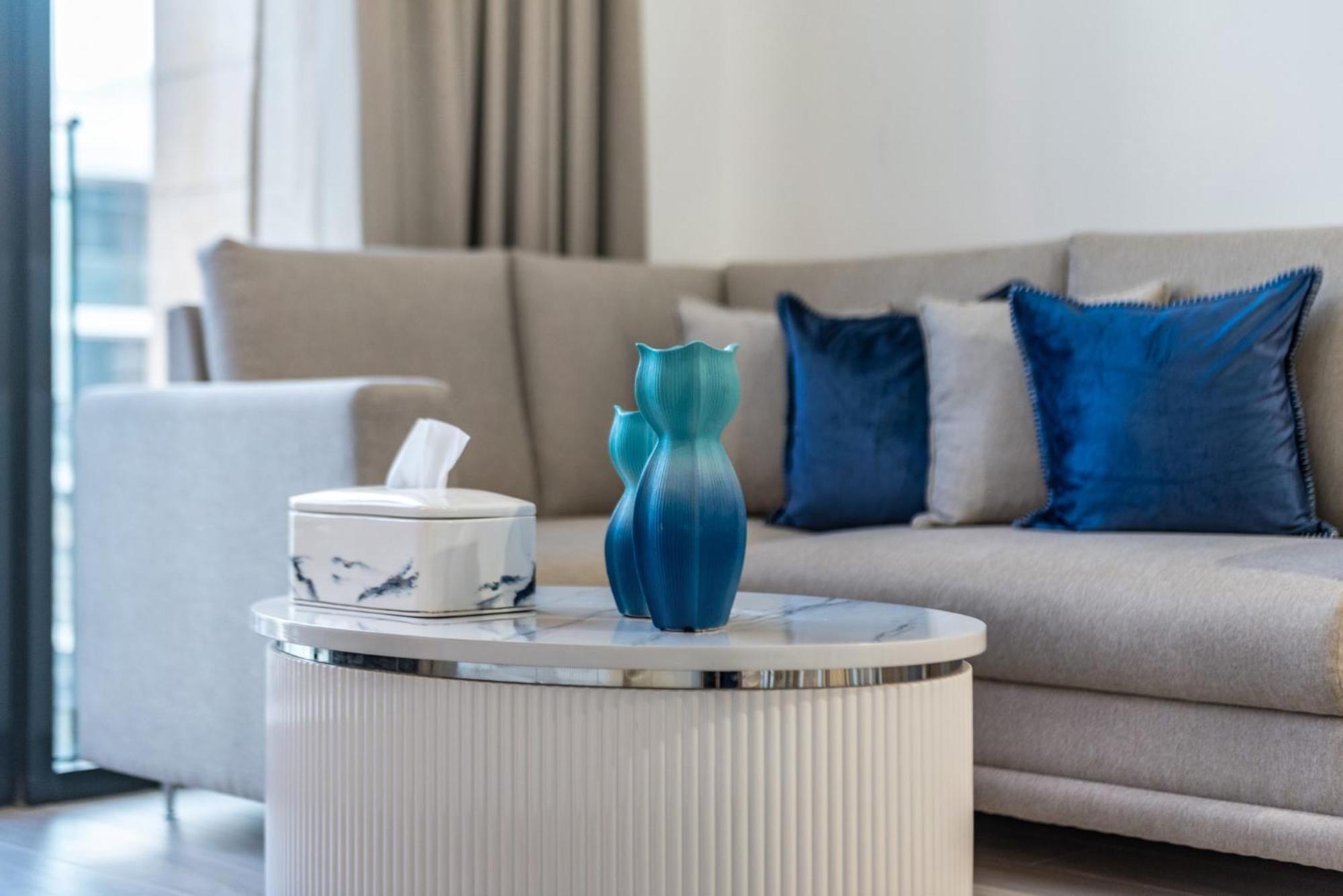 Dream - 2 Bedroom With Balcony & Pool Access, Azizi Riviera *