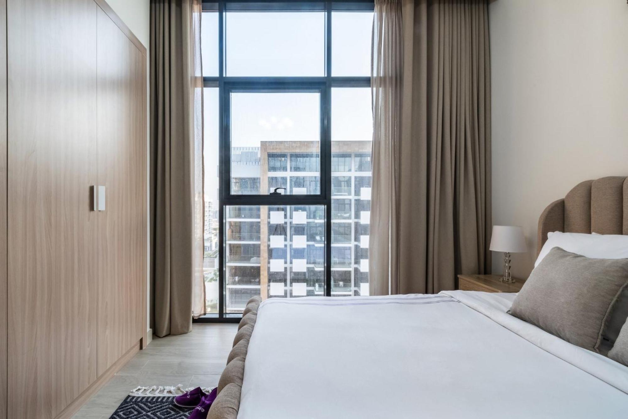Dream - 2 Bedroom With Balcony & Pool Access, Azizi Riviera * Dubai
