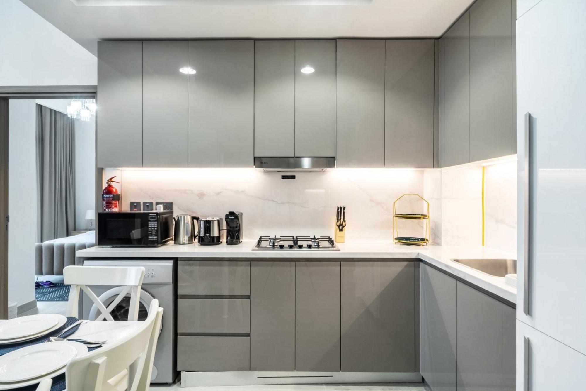 Apartment Dream - 2 Bedroom With Balcony & Pool Access, Azizi Riviera *