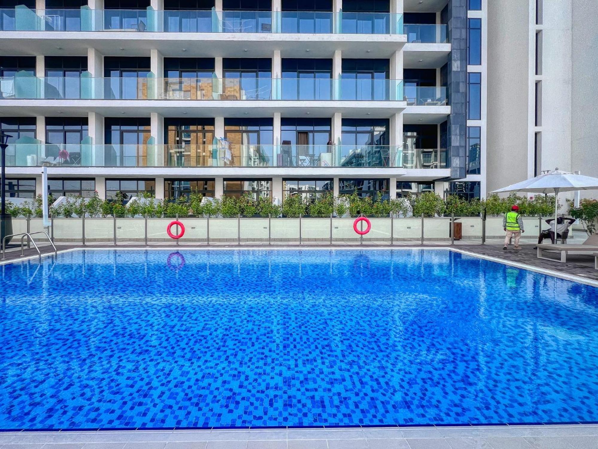 Apartment Dream - 2 Bedroom With Balcony & Pool Access, Azizi Riviera Dubai
