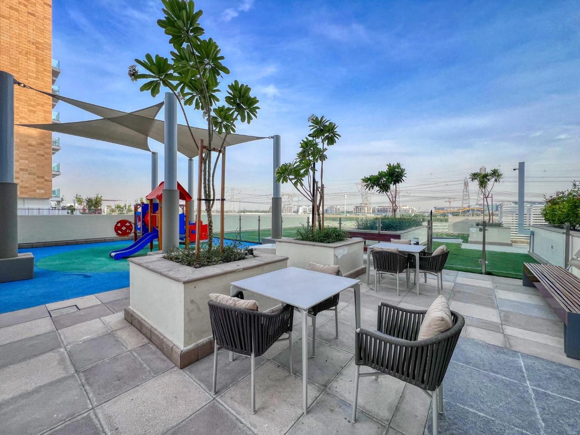 Dream - 2 Bedroom With Balcony & Pool Access, Azizi Riviera Dubai