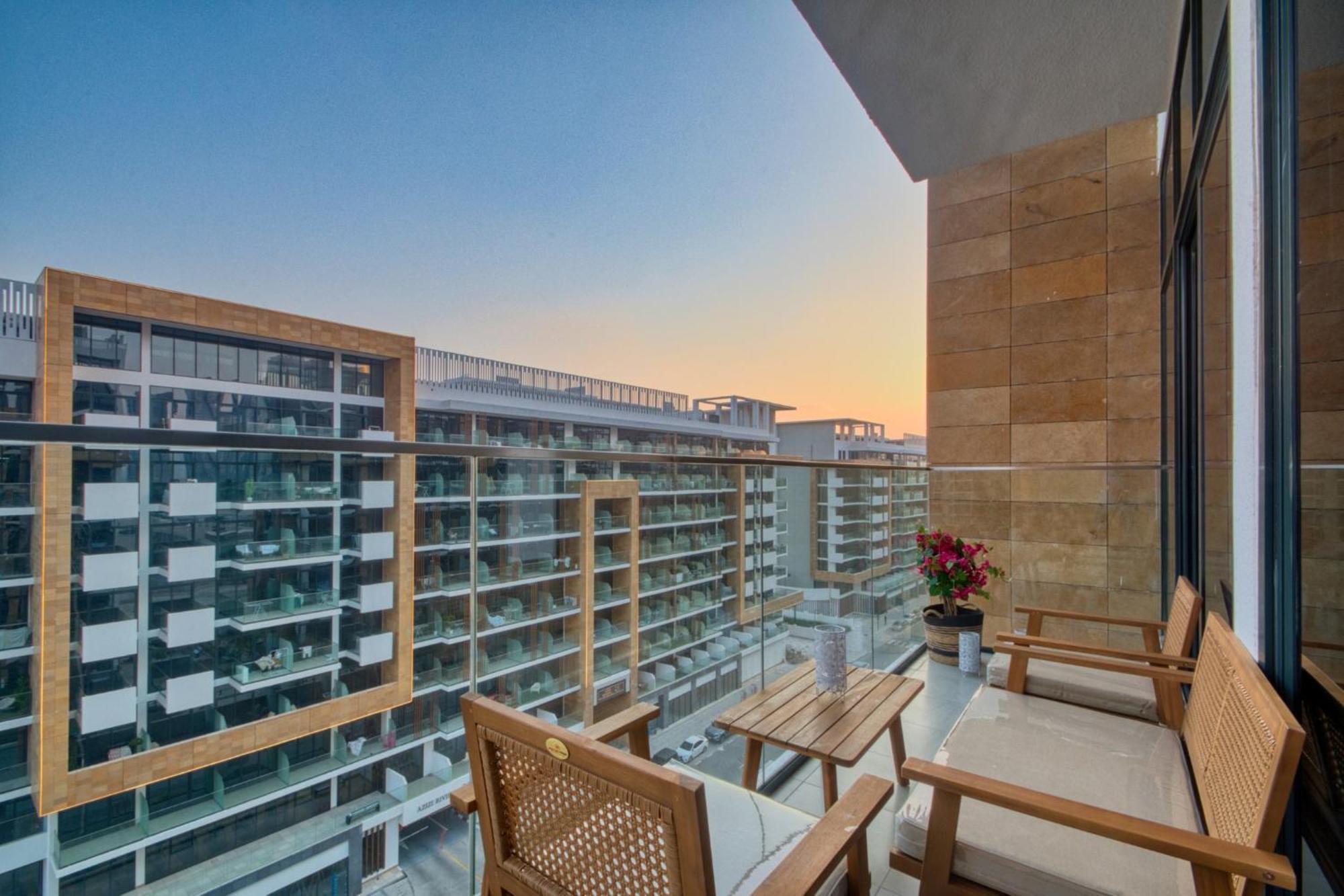 Dream - 2 Bedroom With Balcony & Pool Access, Azizi Riviera * Dubai
