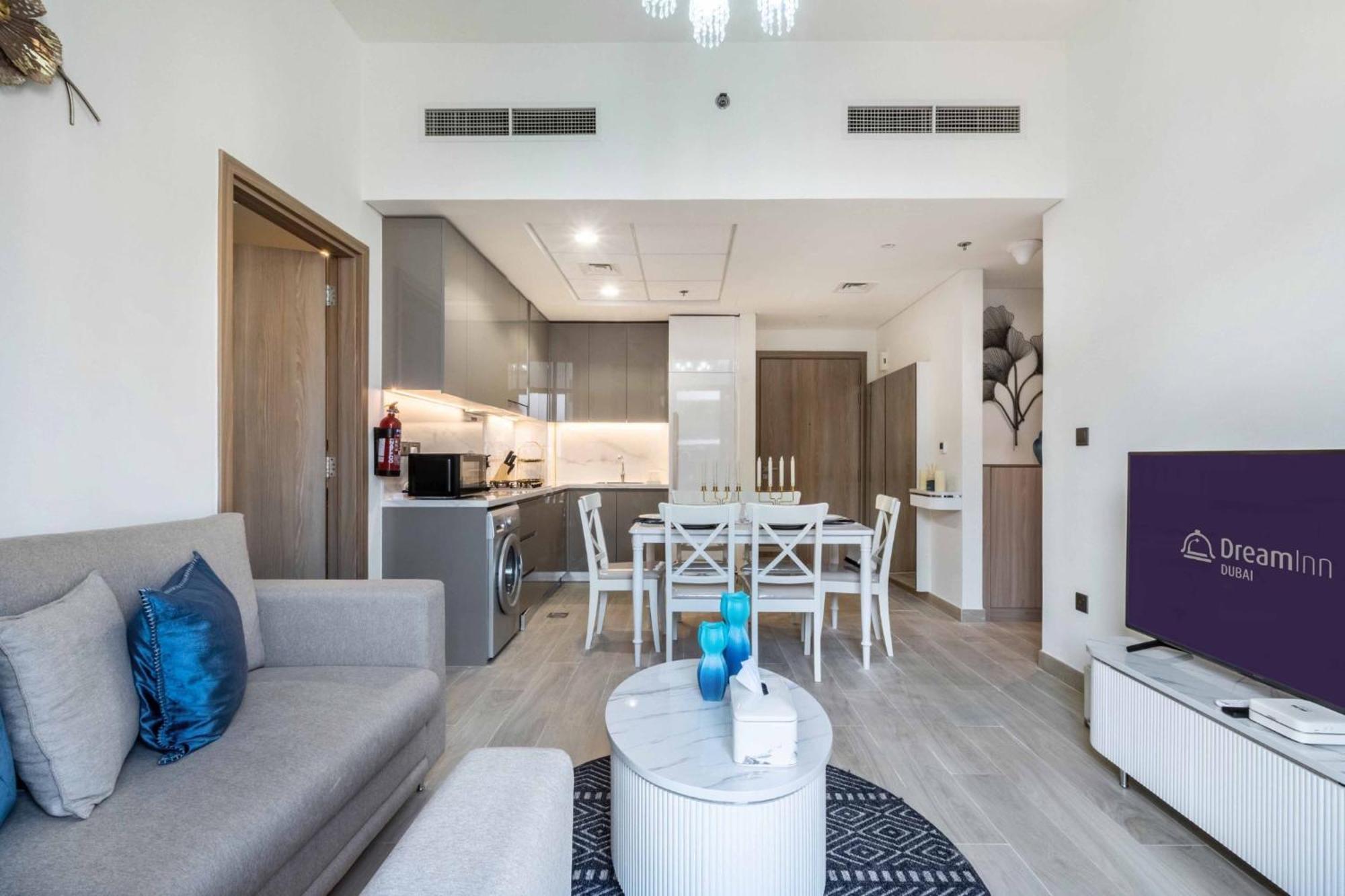 Dream - 2 Bedroom With Balcony & Pool Access, Azizi Riviera Dubai