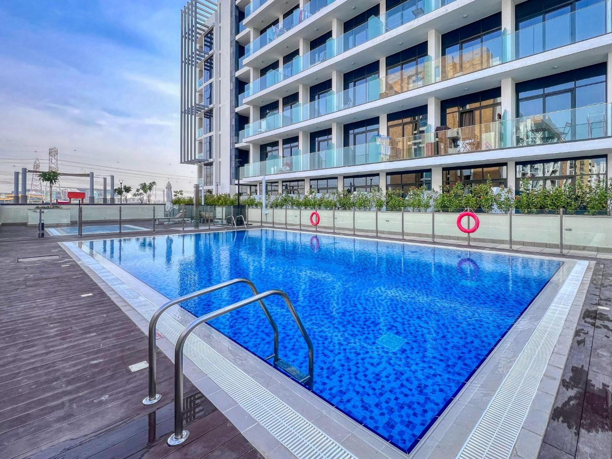 Dream - 2 Bedroom With Balcony & Pool Access, Azizi Riviera Apartment Dubai