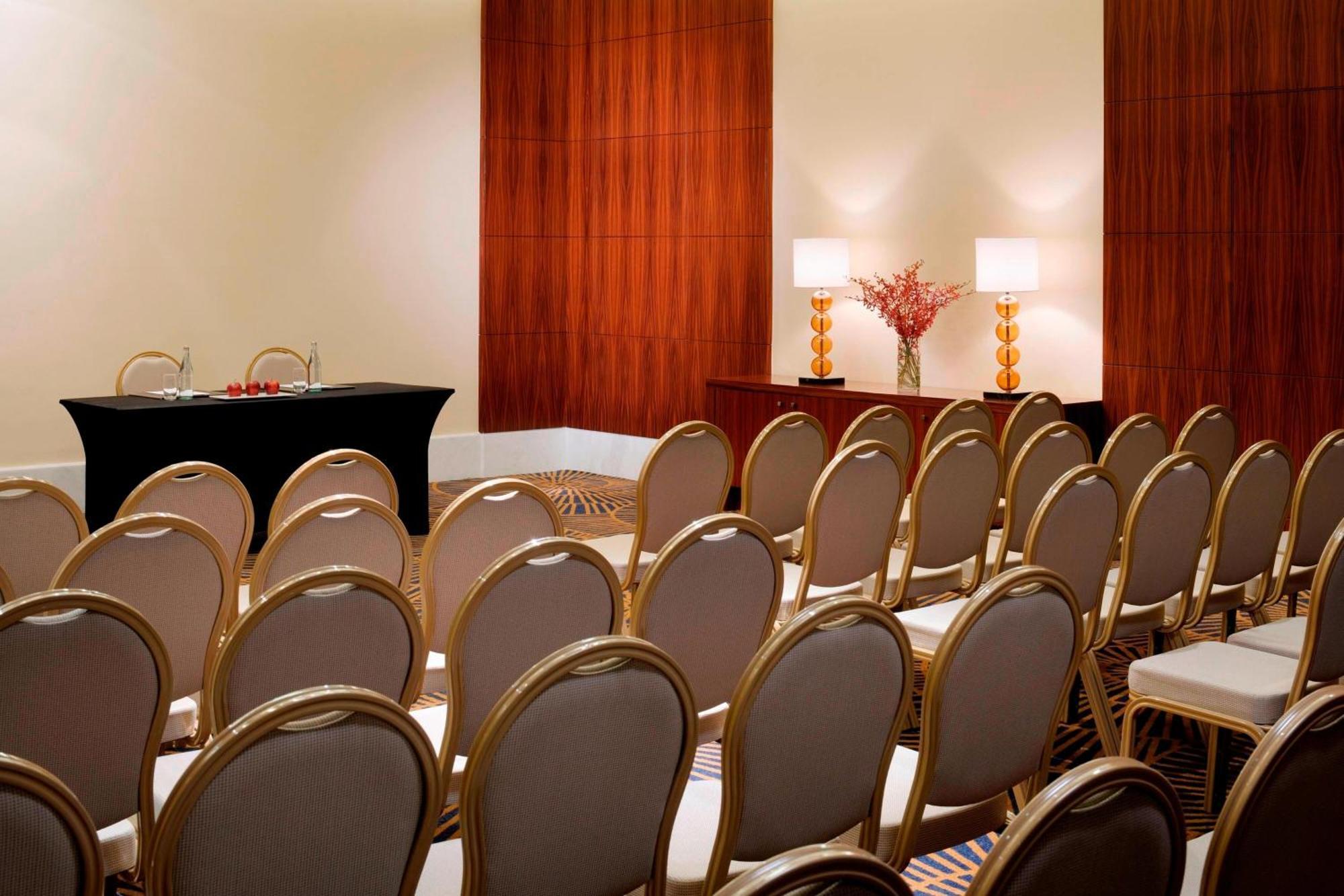 Marriott Al Jaddaf, Hotel 5*
