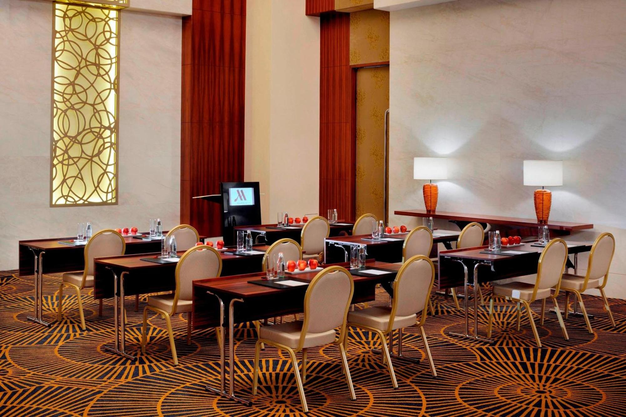 Hotel Marriott Al Jaddaf, 5*